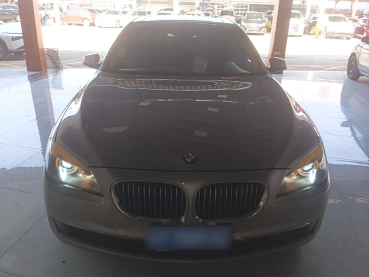 7 Series 2011 730Li photo 2