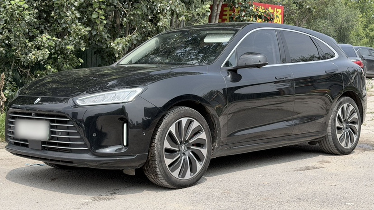 HIMA AITO M5 2022 EREV AWD photo 2
