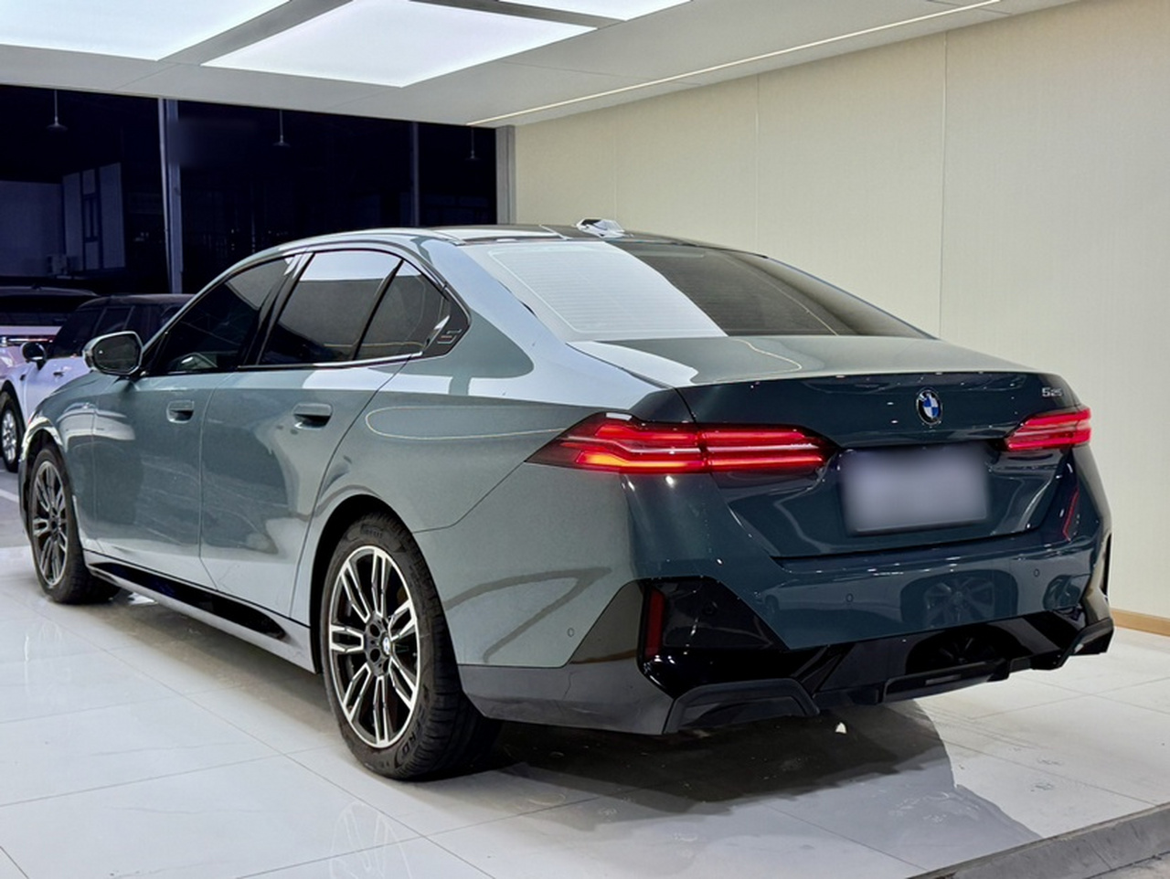5 Series Imported 2024 525i M Sport Package photo 3